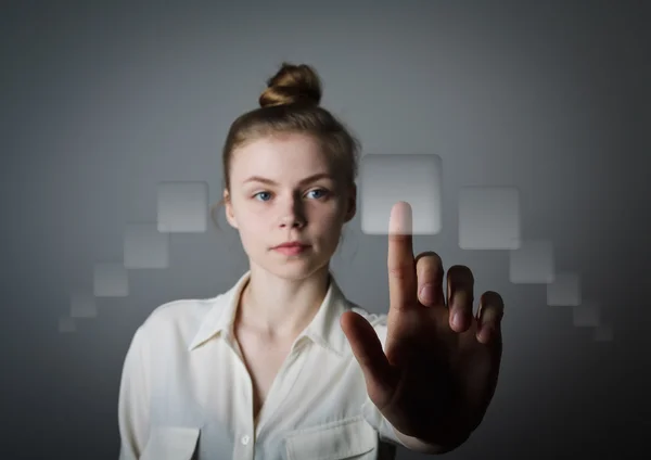 Ragazza premendo il pulsante — Foto Stock