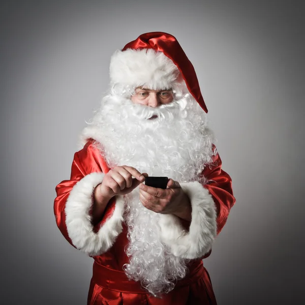 Santa Claus i inteligentny telefon — Zdjęcie stockowe