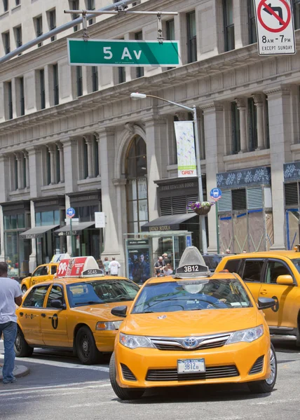 Verkeer op 5th Avenue — Stockfoto