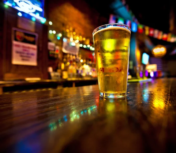 Pint of beer on a bar — Stock Photo, Image