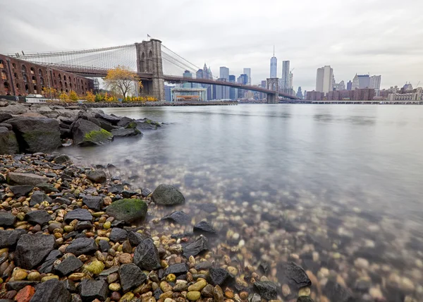 Lägre Manhattan och Brooklyn bridge — Stockfoto