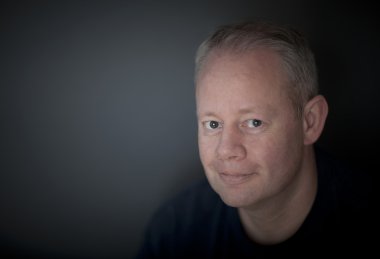 gülümseyen adam portresi