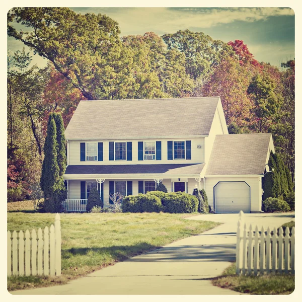 New England koloniale stijl huis — Stockfoto