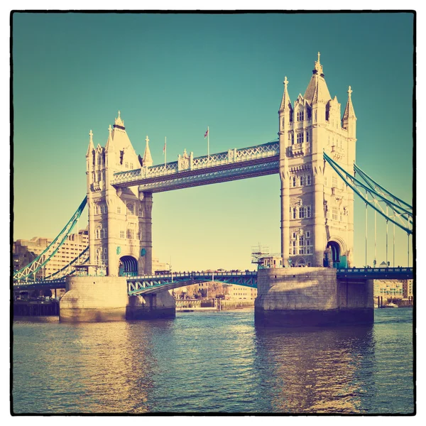 Tower Bridge in London, Großbritannien — Stockfoto