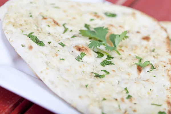 Naan Brot mit Korriander — Stockfoto