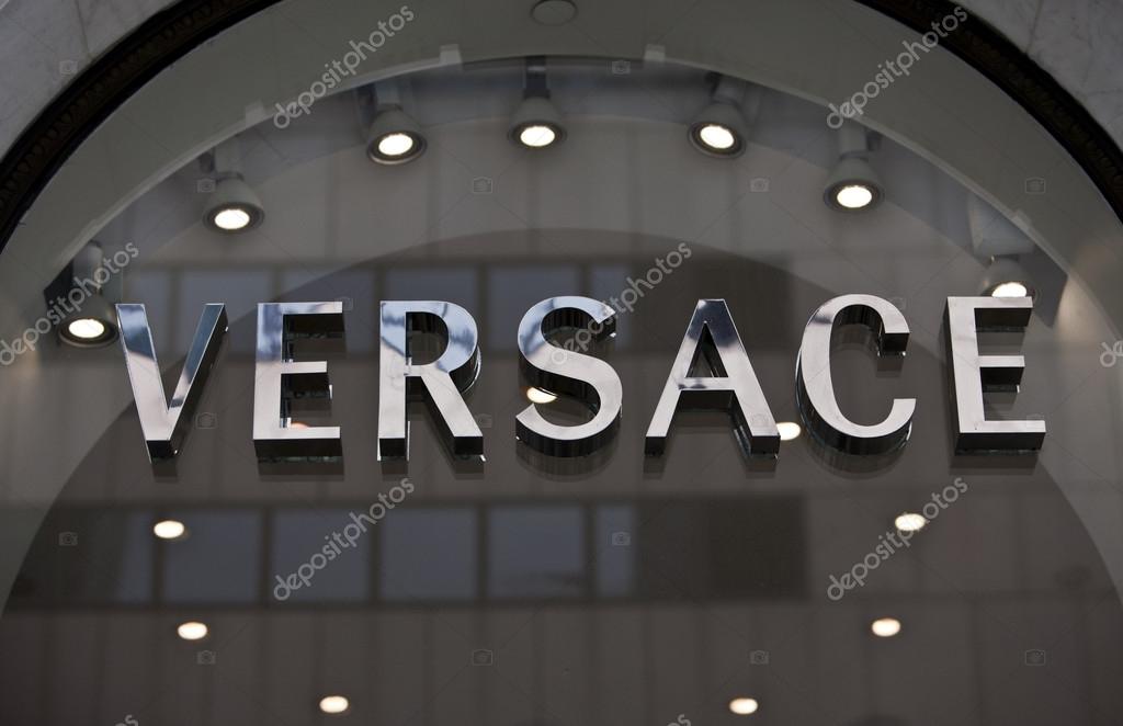 NEW YORK, NY, USA - MAR 17:  Verscae prestigious storefront on 5th Avenue March 17, 2014 in New York City, United States.