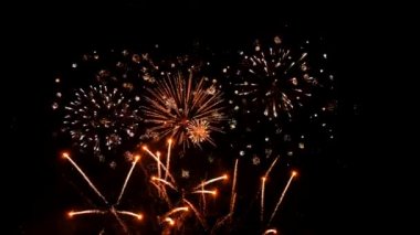 Gece Döngüsü Arkaplanında Güzel Renkli Havai fişekler Parlak Ekran