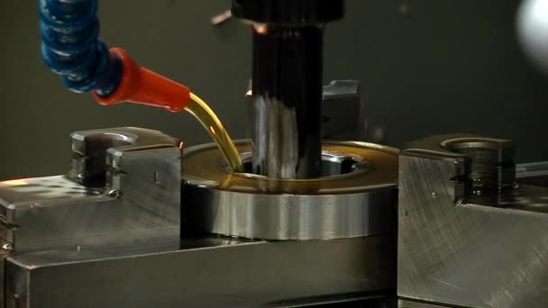 Automatische CNC-Drehfräsmaschine — Stockvideo