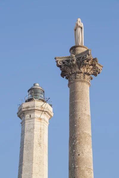 Farol de Santa Maria di Leuca, Itália e estátua de Santa Maria — Fotografia de Stock