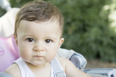 Komik bebek kız kameraya portresi