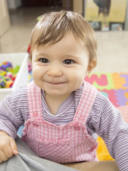 Retrato de bebê sorridente — Fotografia de Stock