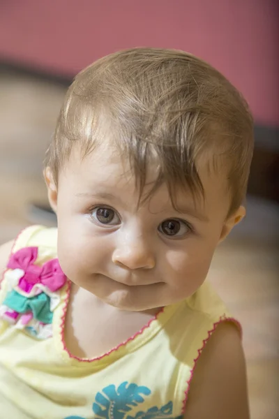 Primer plano de linda niña — Foto de Stock