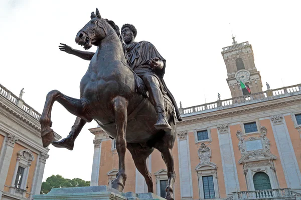 Marco Aurélio no Campidoglio em Roma, Itália — Fotografia de Stock