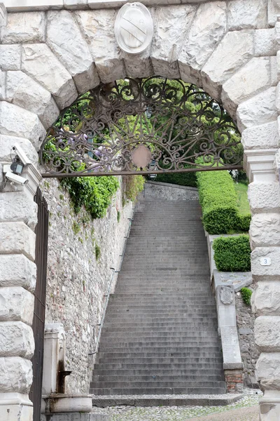 Ingångsporten av slottet i Udine, Italien — Stockfoto