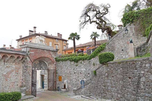 Ingångsporten av slottet i Udine, Italien — Stockfoto