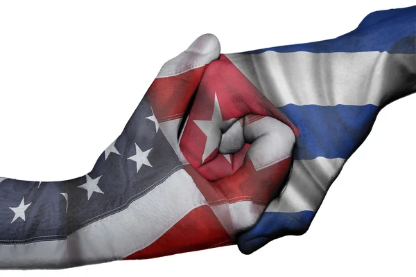 Aperto de mão entre Estados Unidos e Cuba — Fotografia de Stock