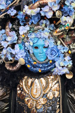 Venedik Karnavalı, çiçekli maske