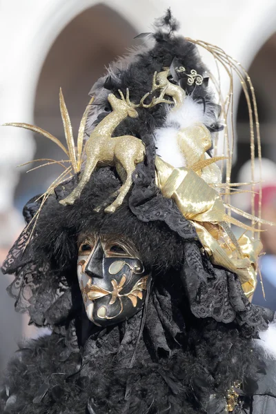 Black and golden mask at the Carnival of Venice — Stock Photo, Image