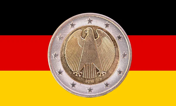ドイツの国旗とドイツの 2 つのユーロ硬貨 — ストック写真