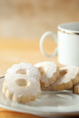 İtalyan Canestrelli bisküvi bir plaka üzerinde
