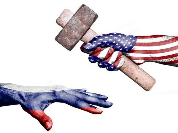 Estados Unidos atingindo a Rússia com um martelo pesado — Fotografia de Stock