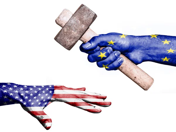 European Union hitting United States with a heavy hammer — Stock Photo, Image