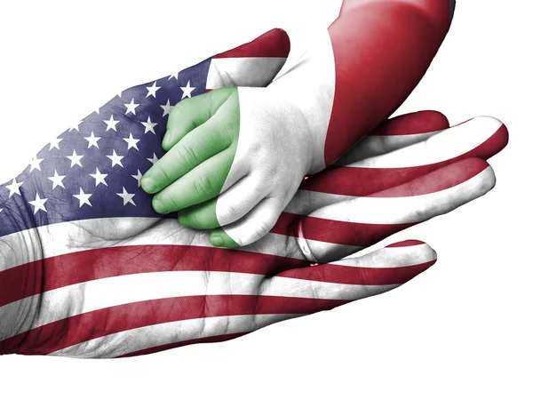 Vuxen man hålla en baby hand med Förenta staterna och Italien flaggor överdras. Isolerad på vit — Stockfoto