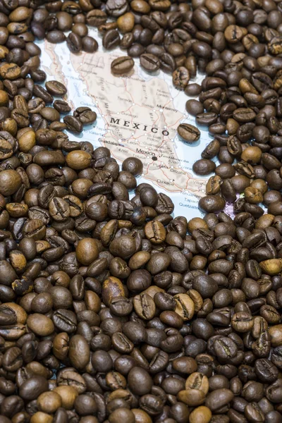 Map of Mexico under a background of coffee beans — Stockfoto