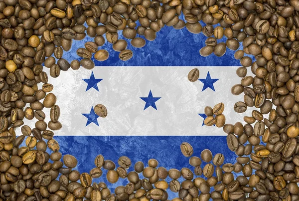 Flagge von Honduras unter gerösteten Kaffeebohnen Hintergrund Textur — Stockfoto