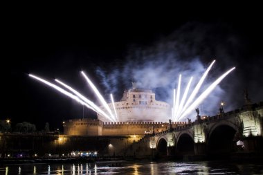 Görünümünü Castel Sant' Angelo, Roma, fireworks ile kutluyor