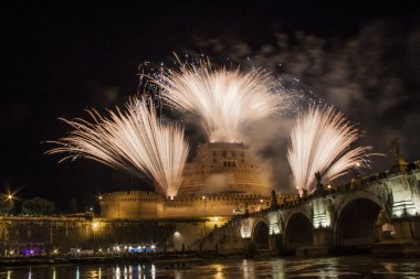 Havai fişek üzerinden Castel Sant' Angelo, Roma, İtalya