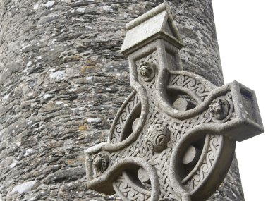 Geleneksel İrlandalı mezarlıkta eski taş celtic cross