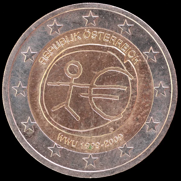 Moneda conmemorativa de dos euros emitida por Austria en 2009 con motivo del aniversario de la Unión Económica y Monetaria —  Fotos de Stock