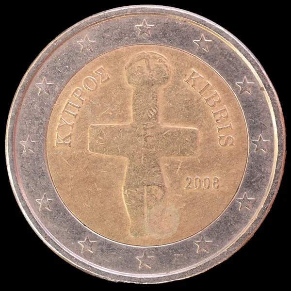 Nationalseite Zyperns Zwei-Euro-Münze auf schwarzem Hintergrund — Stockfoto