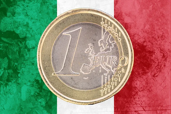 One euro coin on the flag of Italy as background — ストック写真