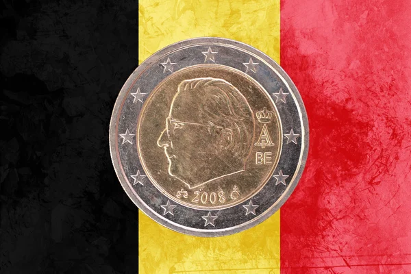 Belgian two euros coin with flag of Belgium as background — Stock Photo, Image