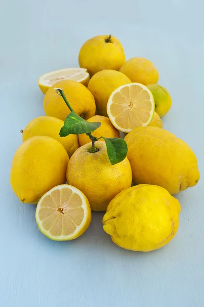 Organic lemons fruits — Stock Photo, Image