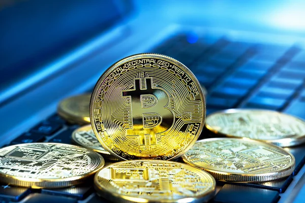 Foto Bitcoin dorati — Foto Stock