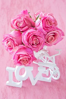 Güzel pembe güller .