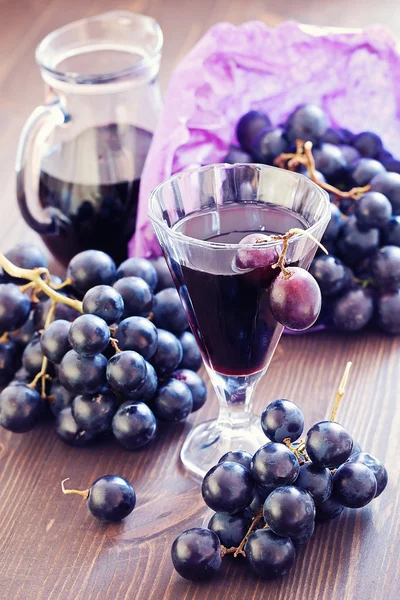 葡萄和红酒 — 图库照片