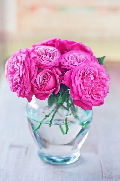 Rosen in einer Vase — Stockfoto