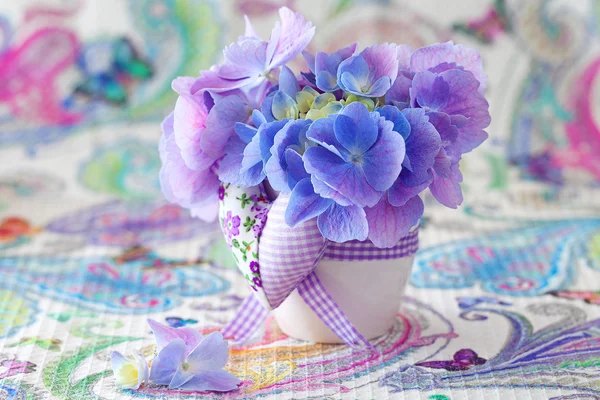 Hortensia bloemen in een vaas — Stockfoto