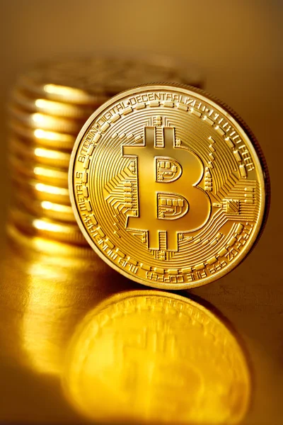 Bitcoin de oro. — Foto de Stock