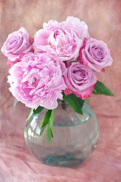 Peonía rosa y rosas —  Fotos de Stock