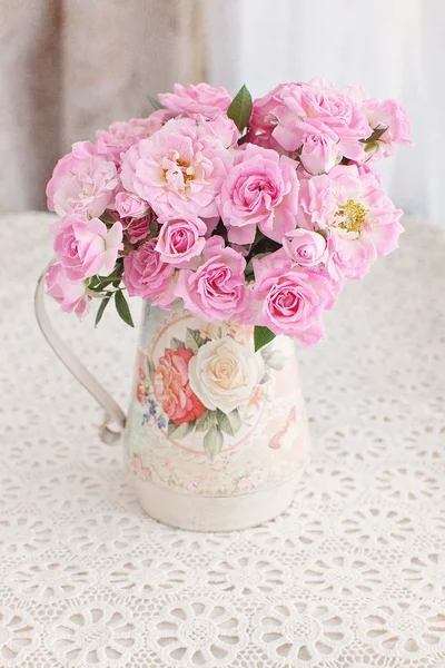 Krásné růžové růže . — Stock fotografie