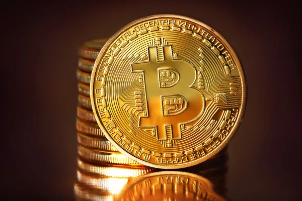 Gouden Bitcoins. Foto (nieuw virtueel geld ) — Stockfoto