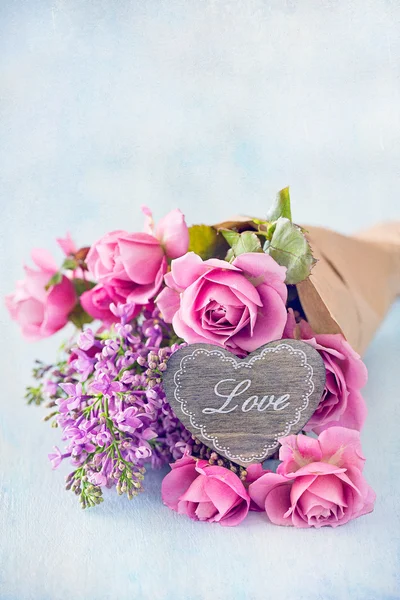 Lilas y rosas rosadas — Foto de Stock