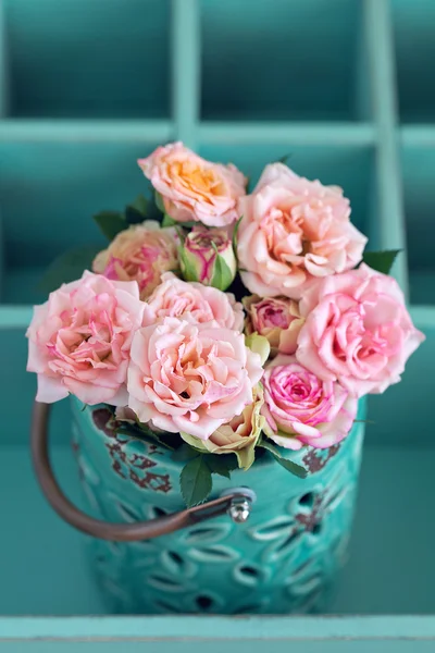 美丽的粉红色玫瑰鲜花 — 图库照片