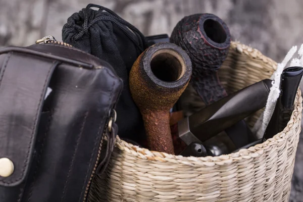 Smoking pipe on a wooden table — Stock Photo, Image