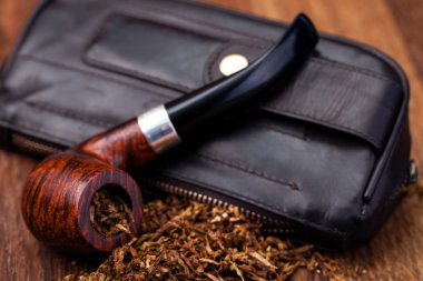 Sigara piposu ve tütün.